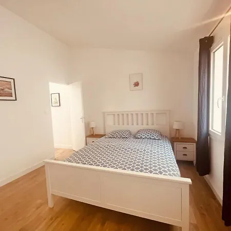 A Beautifully Maintained Townhouse With Terrace Apartment *