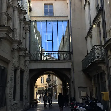A Beautifully Maintained Townhouse With Terrace Nimes