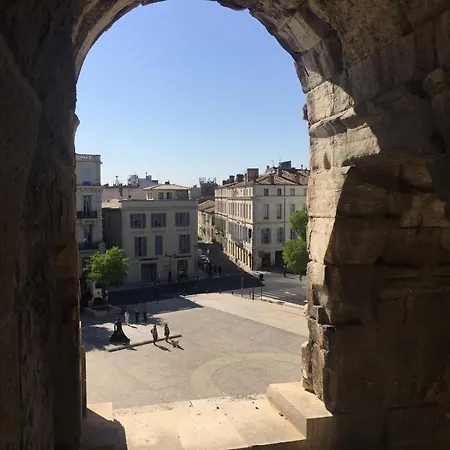 Apartment A Beautifully Maintained Townhouse With Terrace Nimes