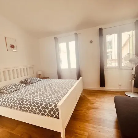 A Beautifully Maintained Townhouse With Terrace *