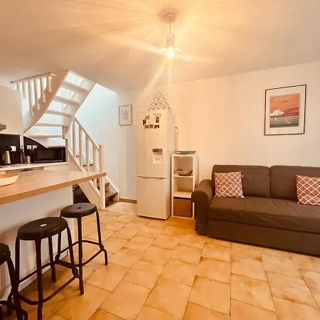 Apartment A Beautifully Maintained Townhouse With Terrace